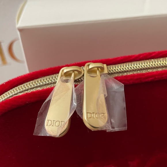 Dior Red Velvet Makeup Pouch NEW in Box - Picture 4 of 8